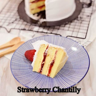 Strawberry Chantilly Cake 6"